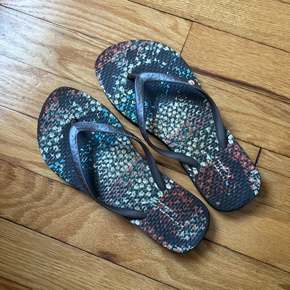 American Eagle Floral Flip Flops